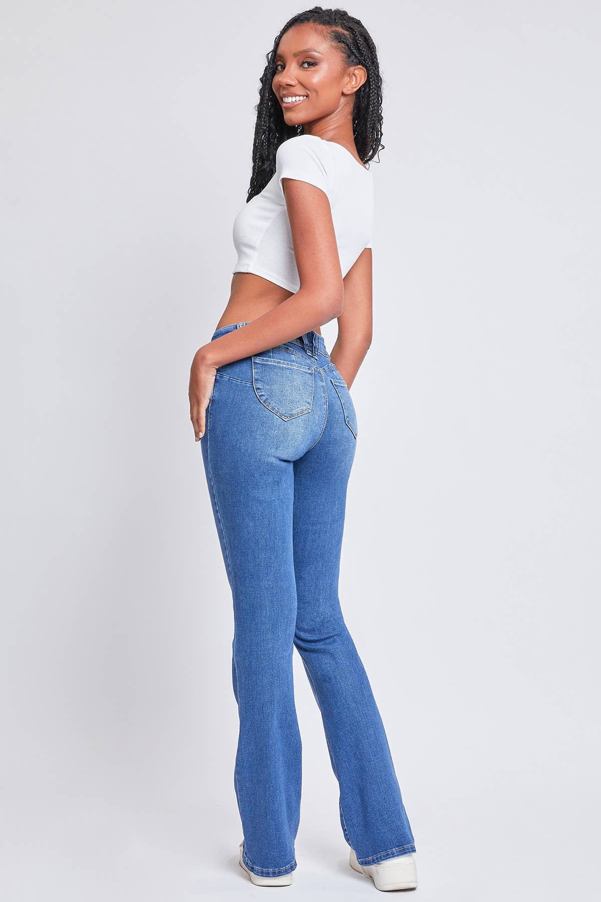 WANNABETTABUTT MIDRISE BOOTCUT CLEAN WASH JEANS