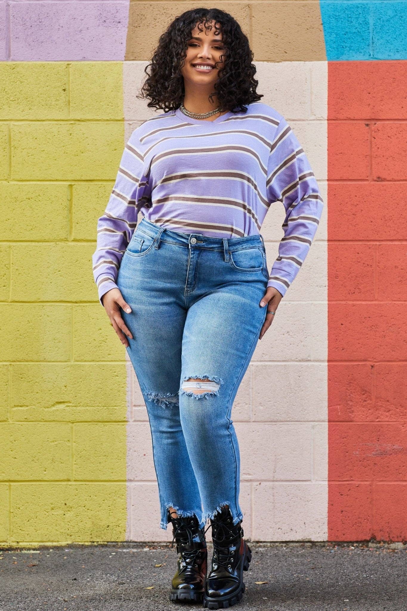 CURVY ANKLE SLIM STRAIGHT WITH DISTRESSED HEM