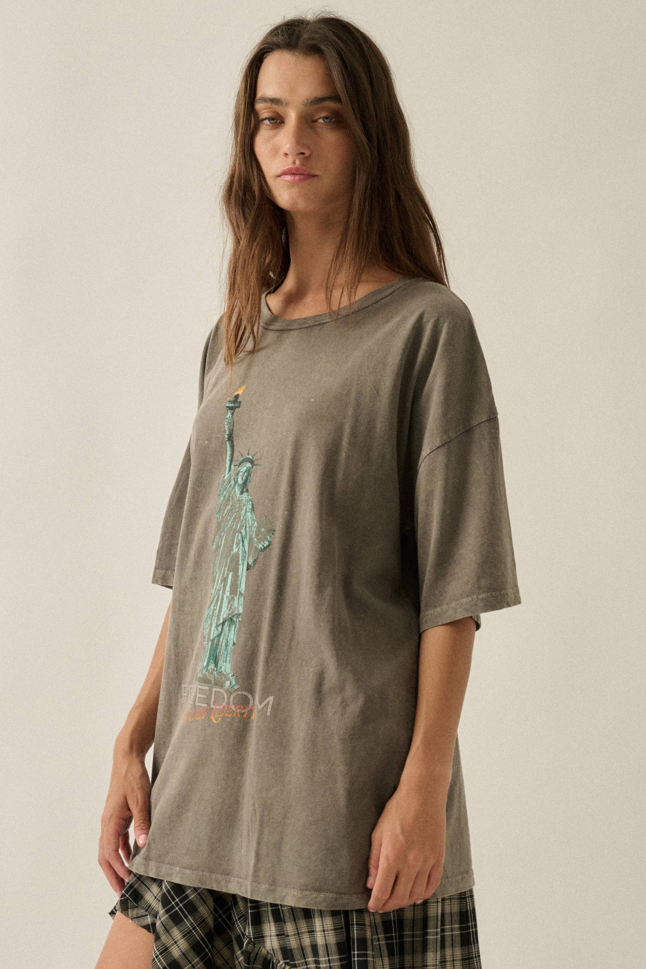 FREEDOM STATUE OF LIBERTY VINTAGE WASH GRAPHIC TEE