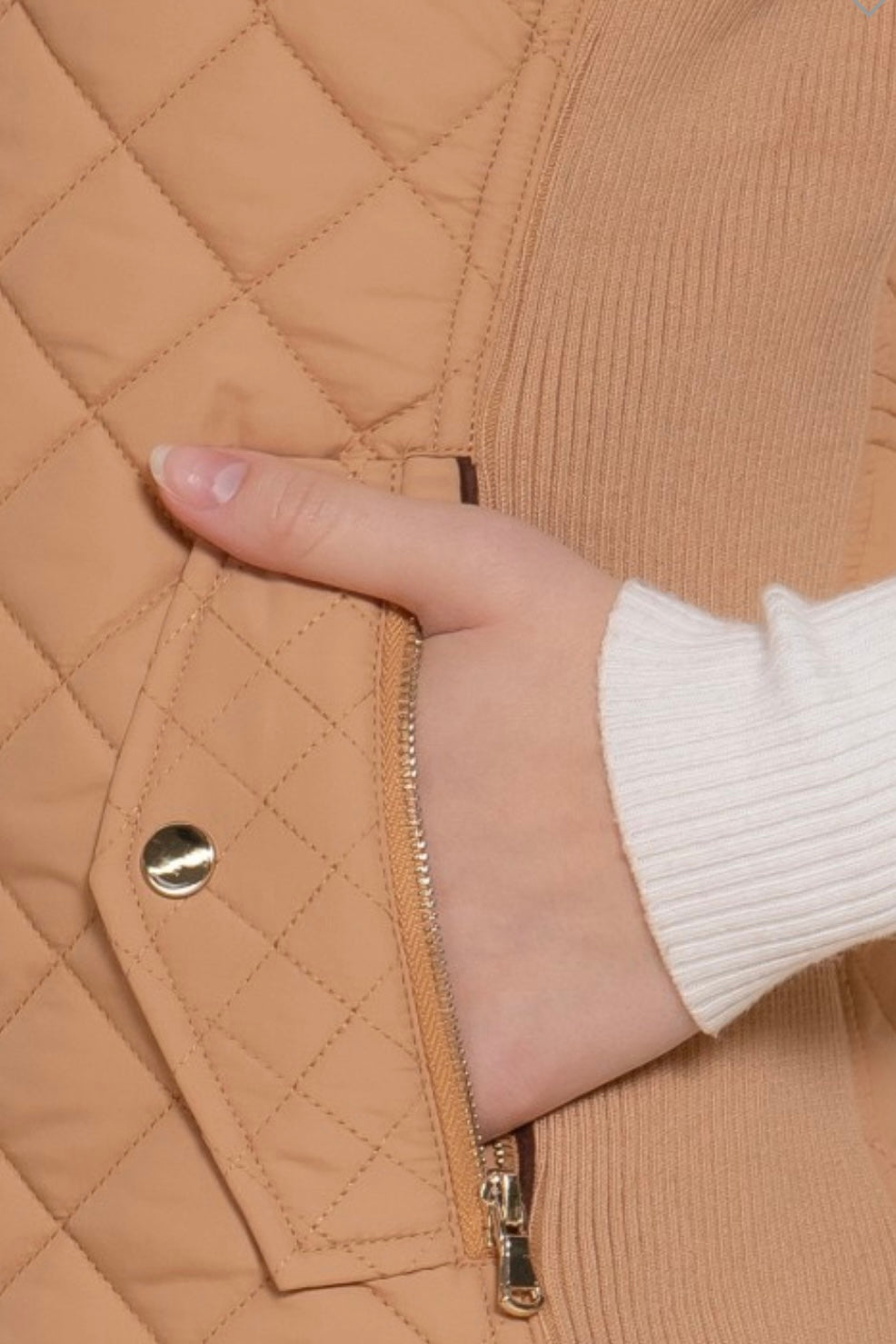 QUILTED VEST WITH SUEDE PIPING DETAIL