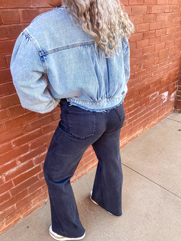 DREW DENIM JACKET WITH SLEEVE PLEAT DETAILS