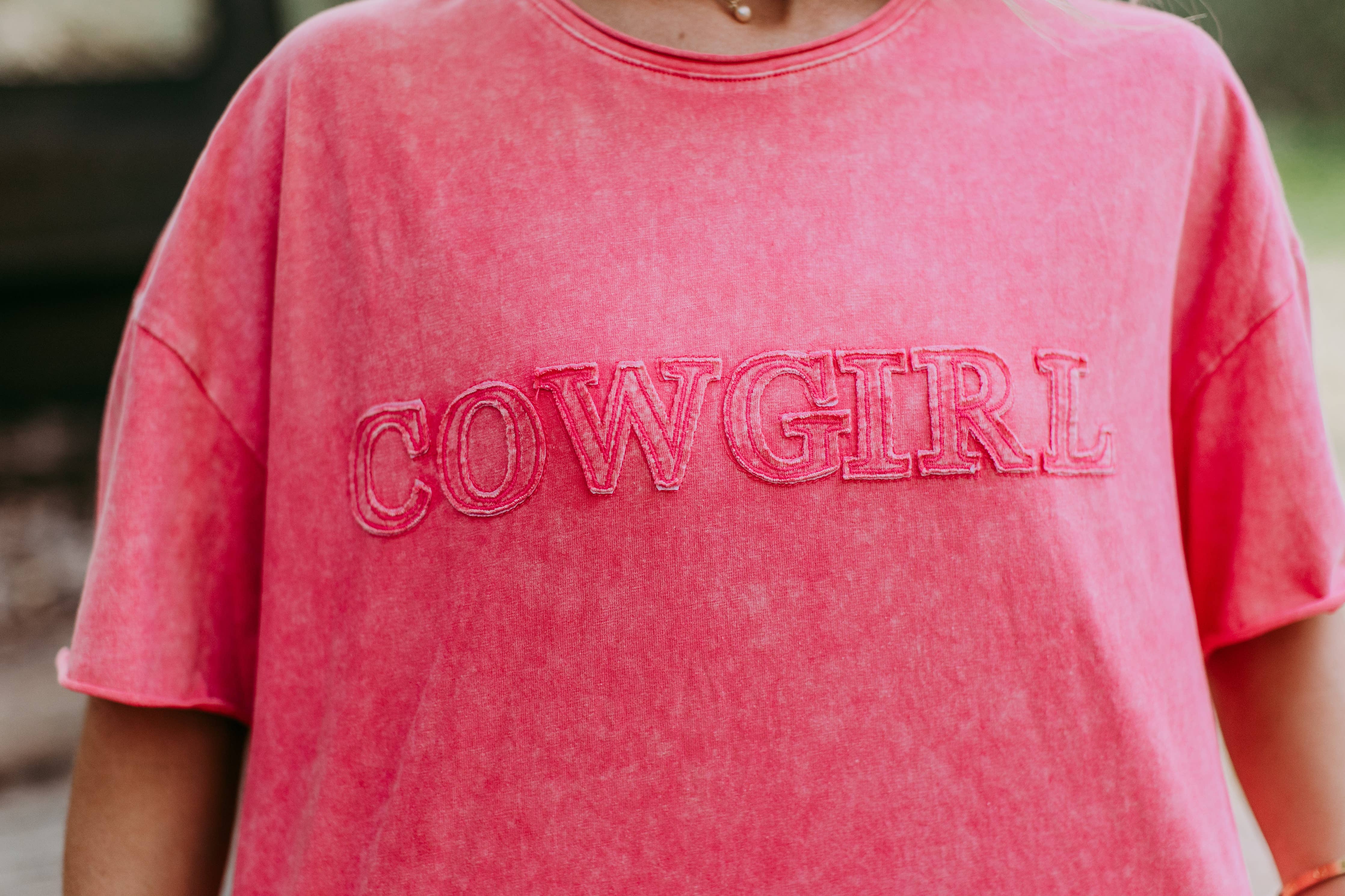 SHORT SLEEVE MINERAL WASHED TEE WITH 3D COWGIRL