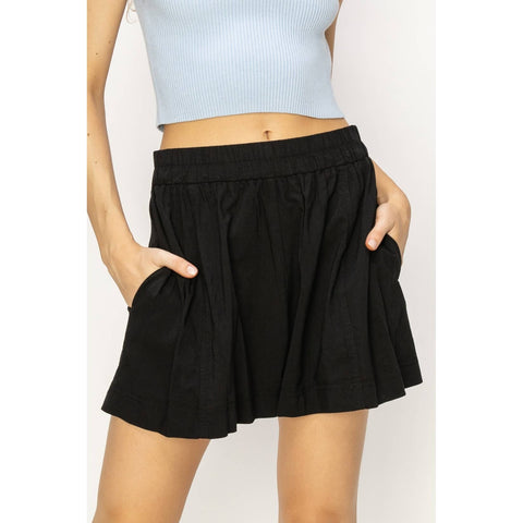 HIRISE ELASTIC WAIST SHORTS WITH SEAM DETAIL AND POCKETS