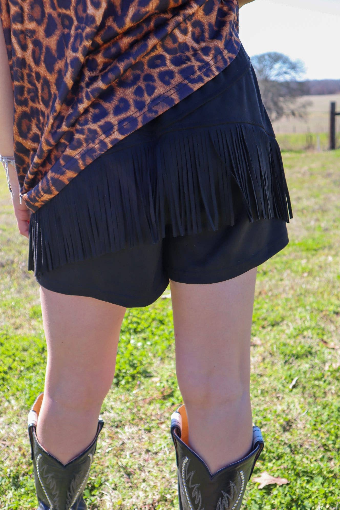 VEGAN SUEDE SHORTS WITH FRINGE DETAIL AND ELASTIC BACK