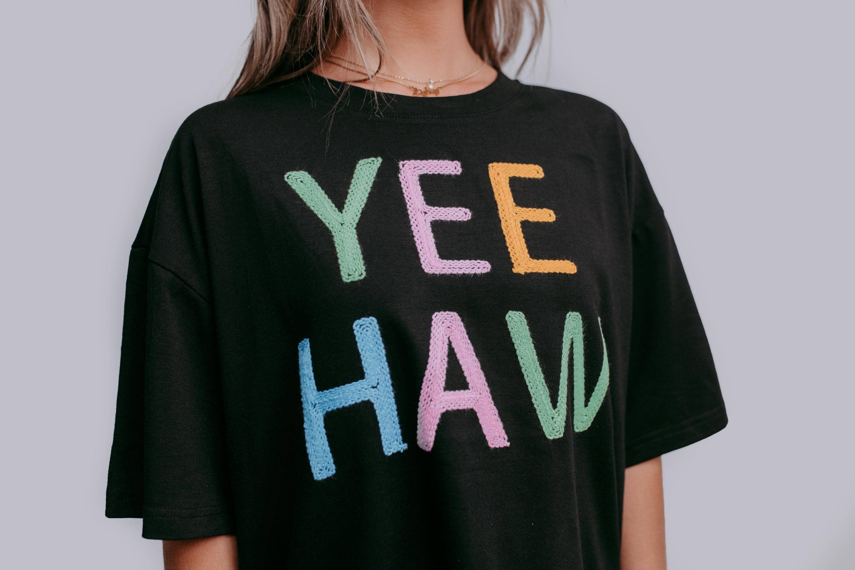 SHORT SLEEVE YEE HAW ROPE EMBROIDERED TEE