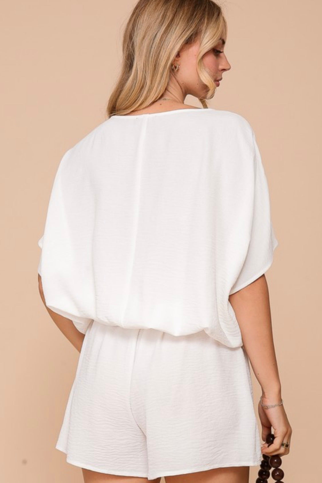 SHORT SLEEVE ROUND NECK TOP WITH TWIST FRONT HEM