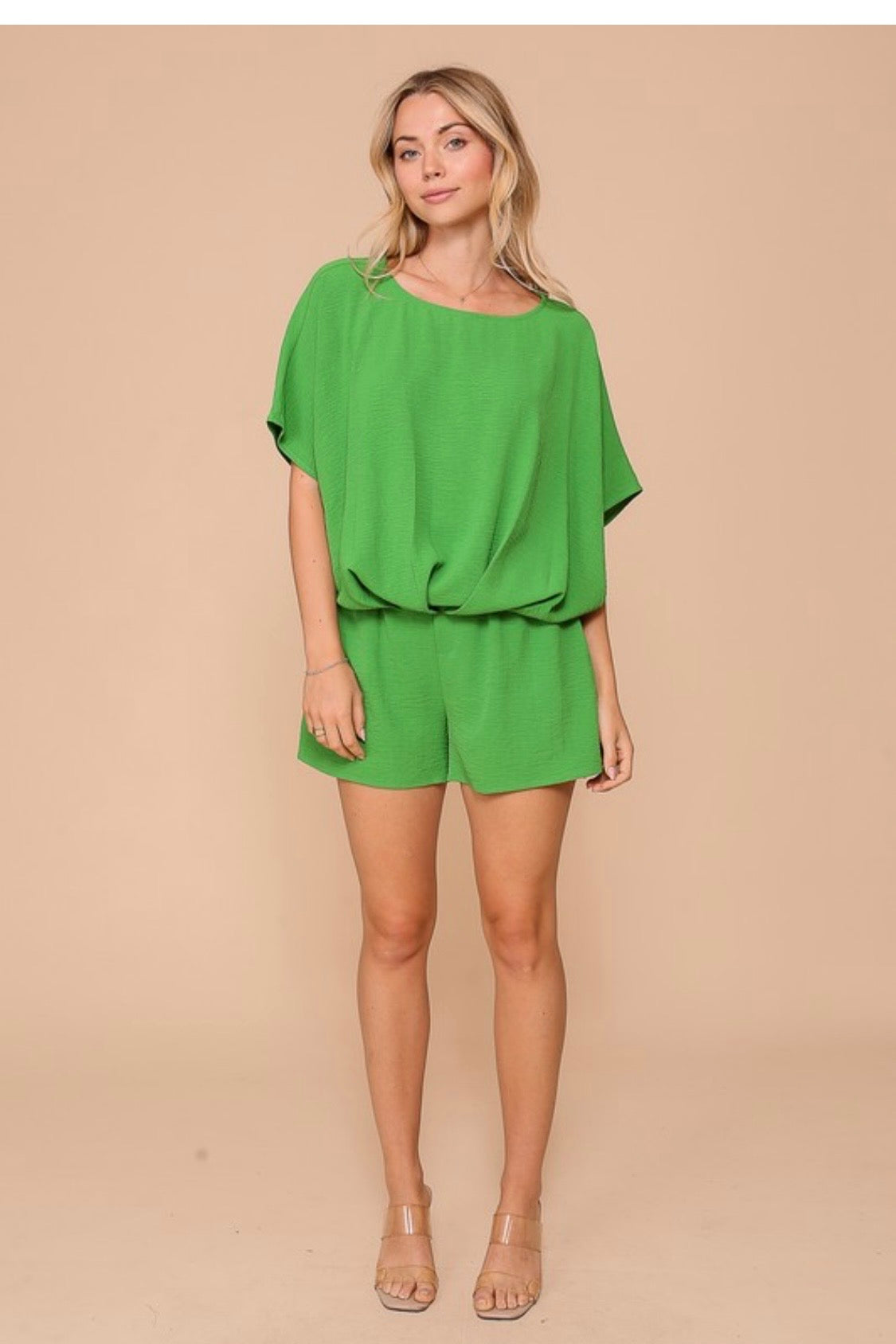 SHORT SLEEVE ROUND NECK TOP WITH TWIST FRONT HEM