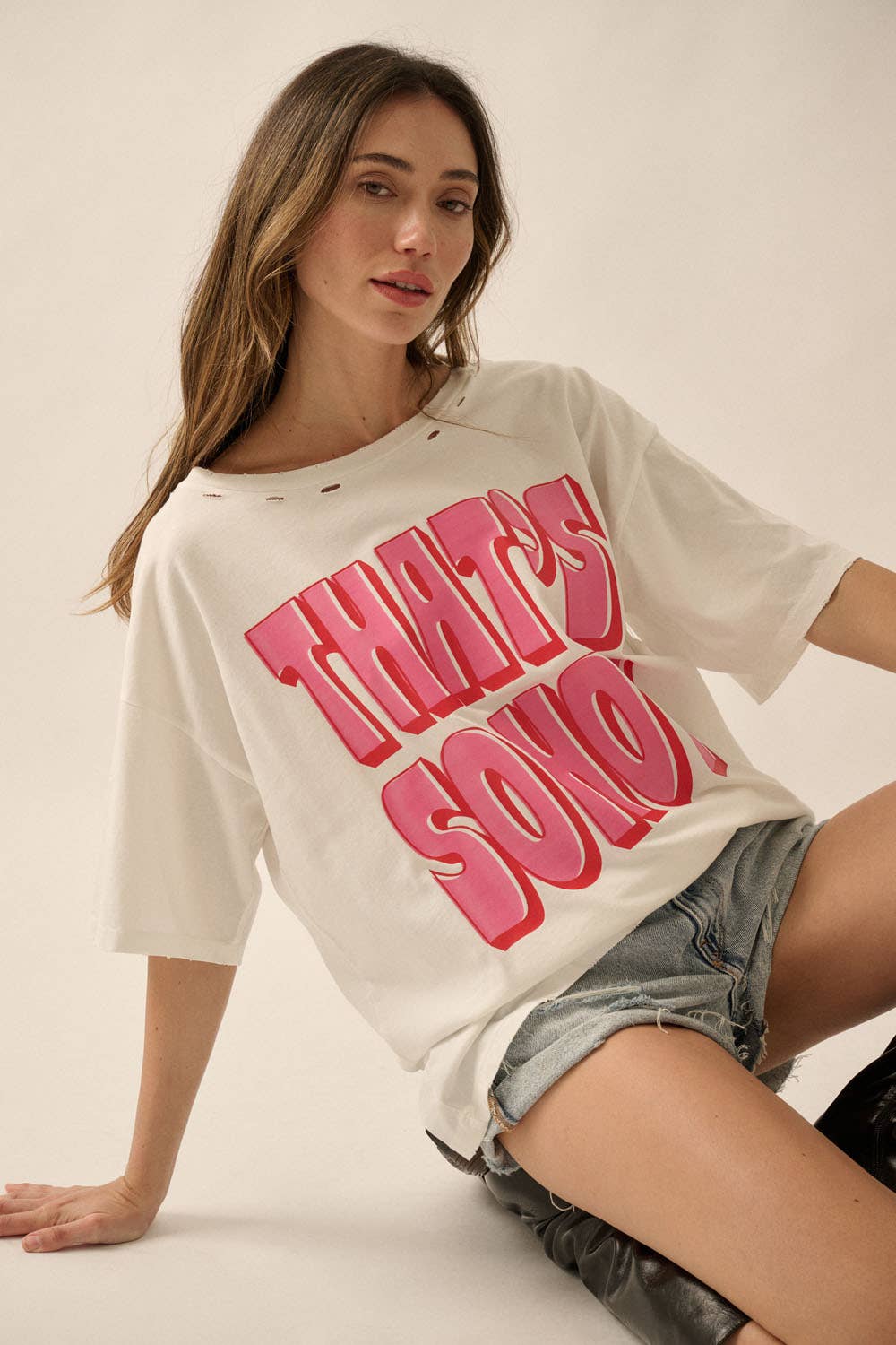 THAT'S SO HOT GRAPHIC TEE