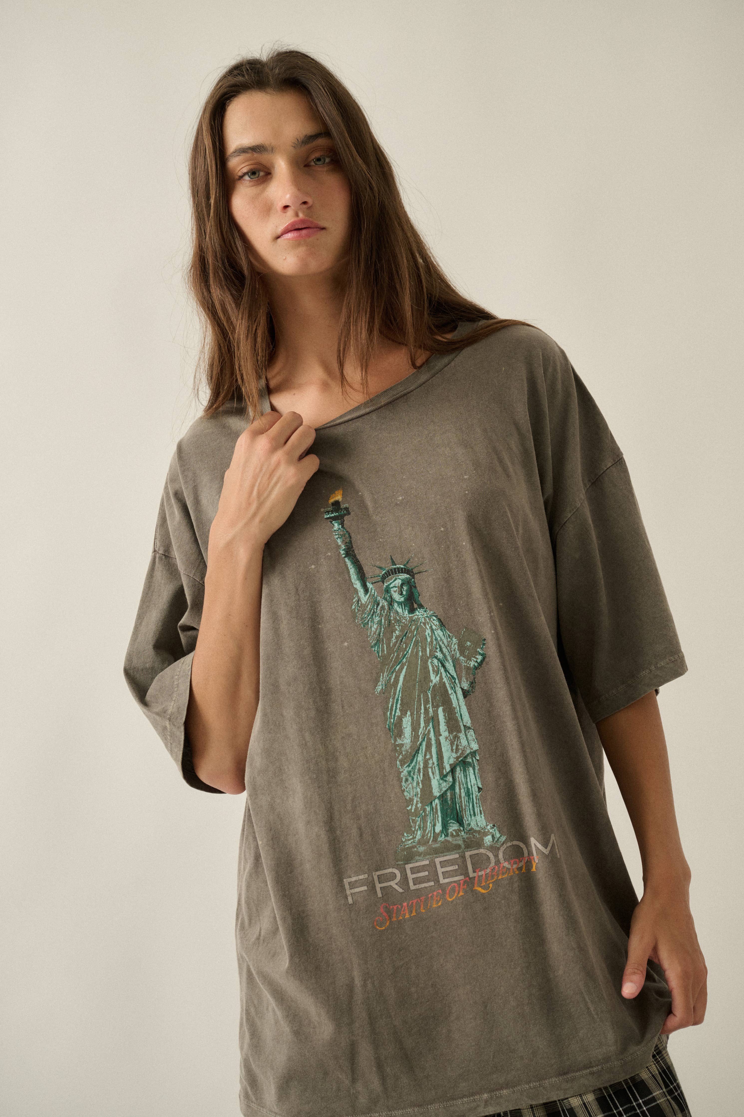 FREEDOM STATUE OF LIBERTY VINTAGE WASH GRAPHIC TEE