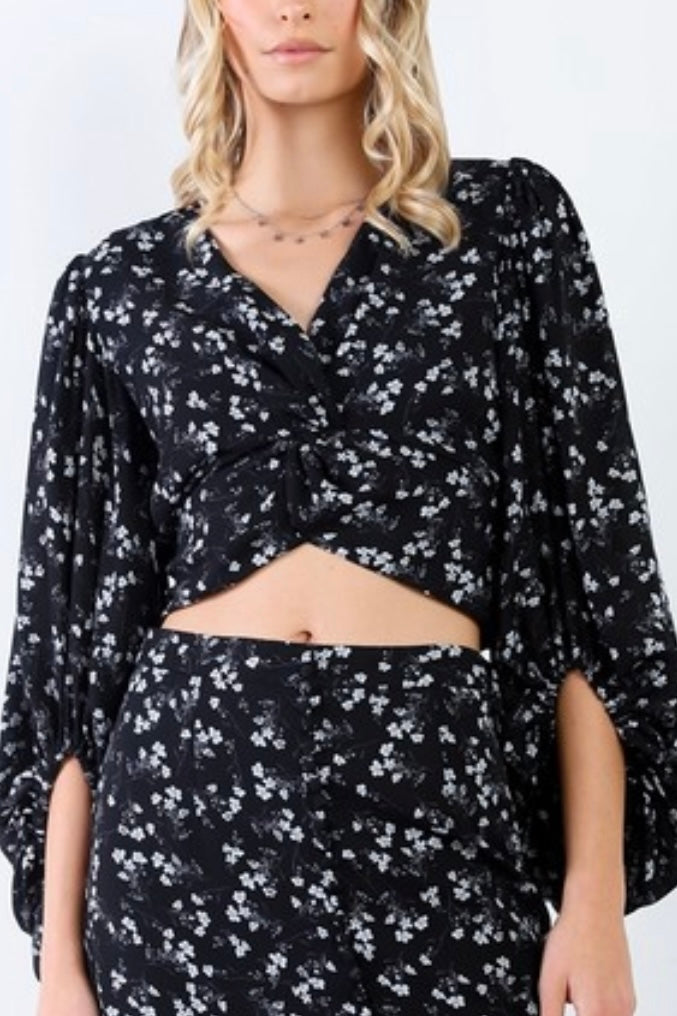 PUFF BALLOON SLEEVE CROP TOP WITH FRONT TWIST DETAIL