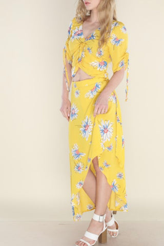 ROUCHED FRONT FLORAL CROP WITH ROUCHED TIE SLEEVES