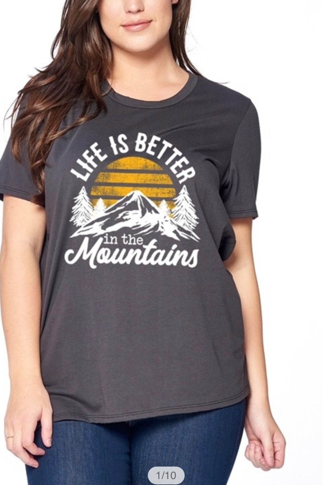 CURVY S/S LIFE IS BETTER IN THE MOUNTAINS TEE