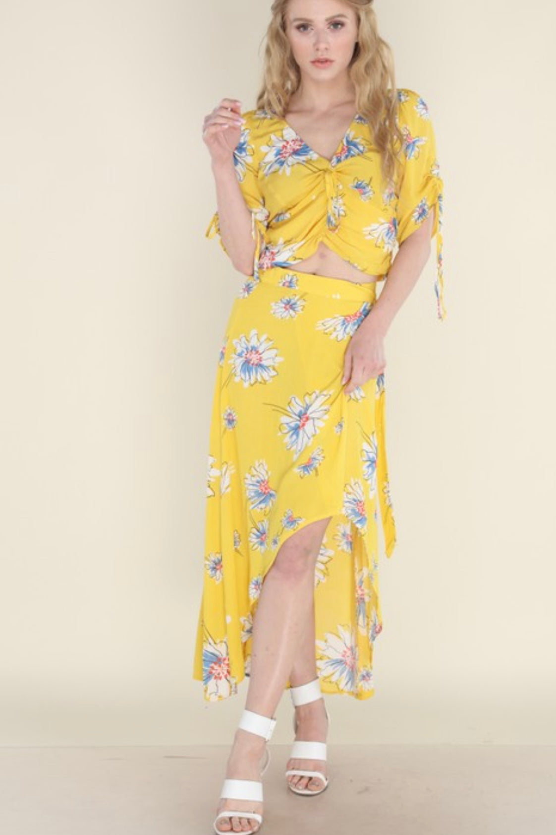 ROUCHED FRONT FLORAL CROP WITH ROUCHED TIE SLEEVES
