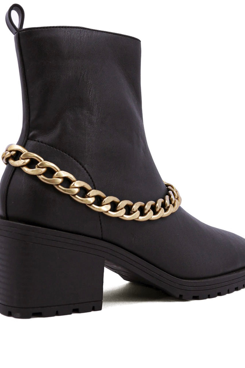 YENNI CHELSEA STYLE BOOT WITH CHAIN DETAIL
